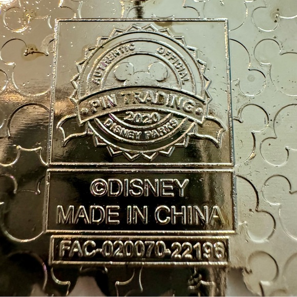 NWT. Disney Pin Pongo & Perdita Sitting In Red Heart Love 101 Dalmatians 2020 - Picture 8 of 9